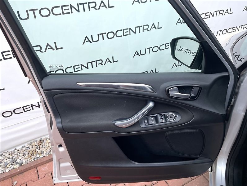 Ford Galaxy 2,0 TDCi,103kW,Titanium - fotka 11 z 27