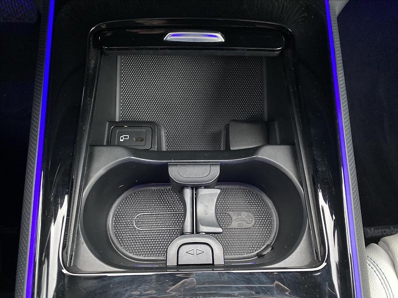 Mercedes-Benz GLB 200 d 4M ZÁRUKA - fotka 24 z 29