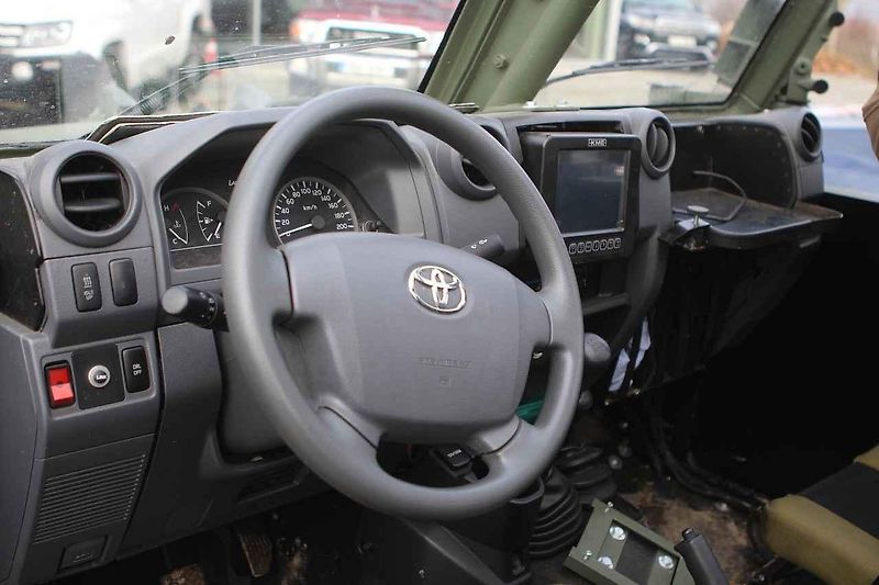 S šestkolovým Hiluxem jsme se mohli i projet