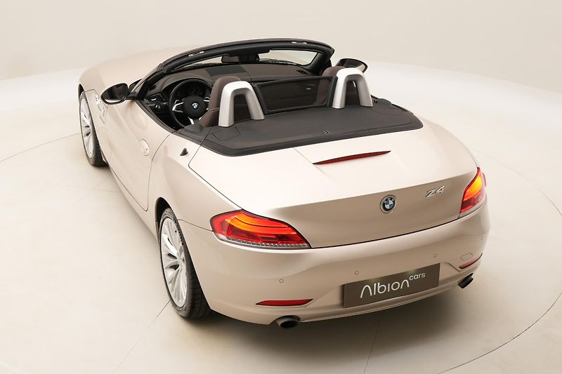 BMW Z4 sDrive 35i N54 AUT CZ 1. maj - fotka 17 z 56