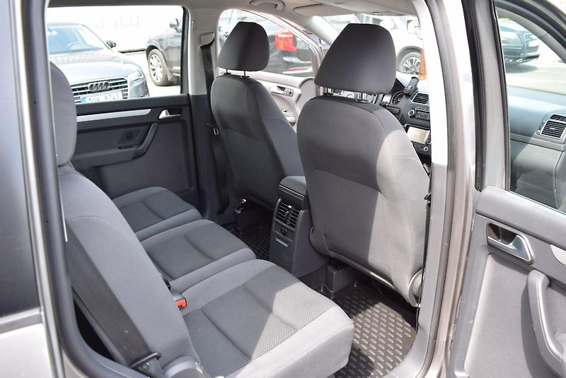 Volkswagen Touran (2010) 1.6TDI 77kw TRENDLINE BMT NAV  - fotka 37 z 48