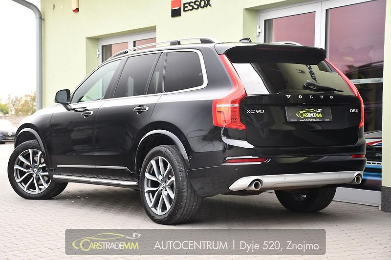 Volvo XC90 D5 AWD MOMENTUM ČR - fotka 3 z 39