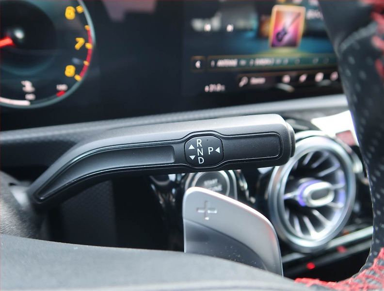 Mercedes-Benz Třídy A (2019) AMG line A 35 AMG 4MATIC - fotka 13 z 16