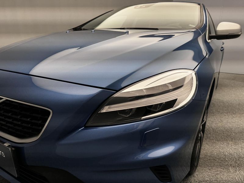 Volvo V40 T3 R-DESIGN AUT REZERVACE - fotka 20 z 47
