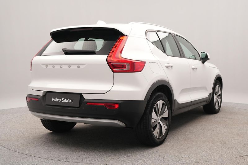 Volvo XC40 D3 MOMENTUM AUT  - fotka 11 z 46