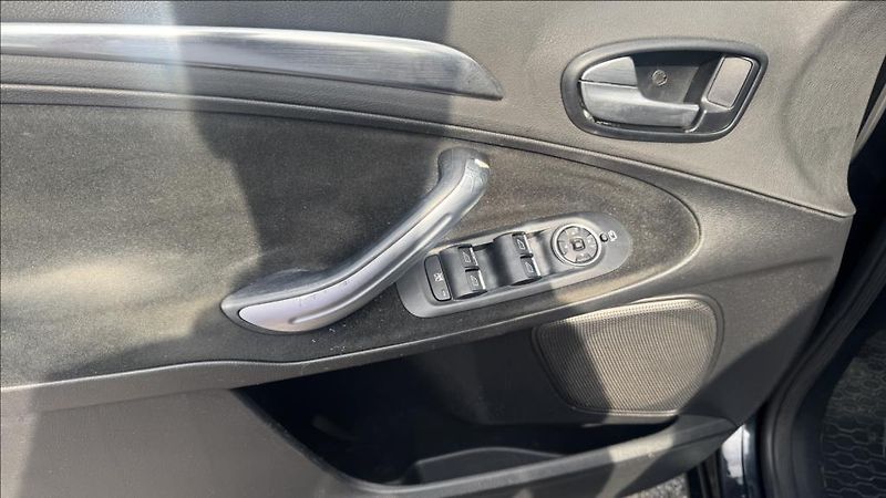 Ford S-MAX 2,0 TDCi - fotka 12 z 19