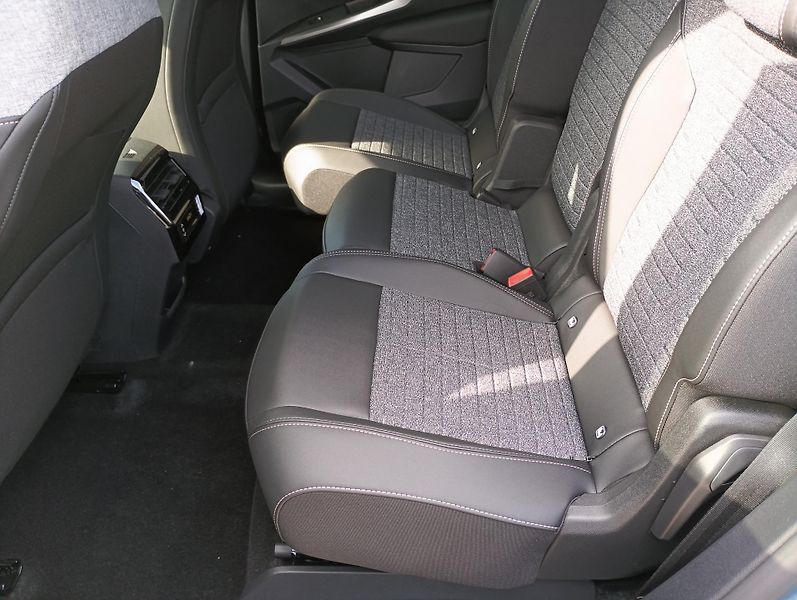 Peugeot 5008 (2026) ALLURE Hybrid 145 e-DCS6 - fotka 11 z 13
