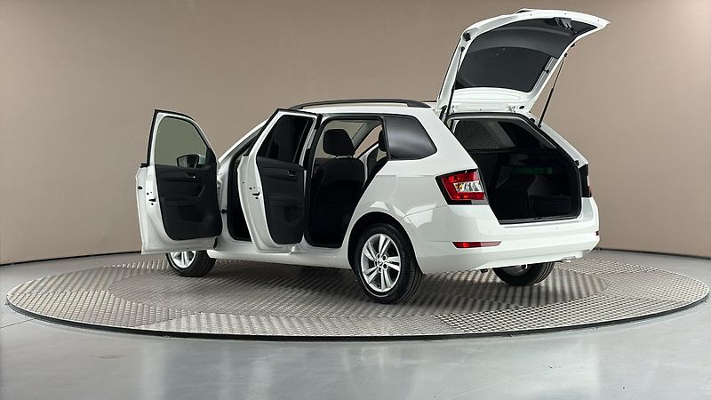 Škoda Fabia 1.0 TSI Ambition Combi - fotka 7 z 24