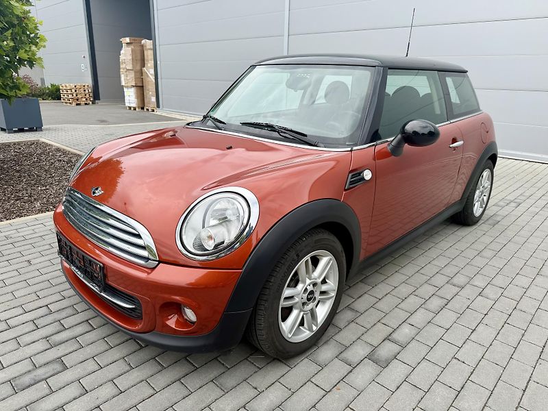 Mini Cooper (2012) 1.6 90kW FACELIFT!!! - fotka 3 z 19