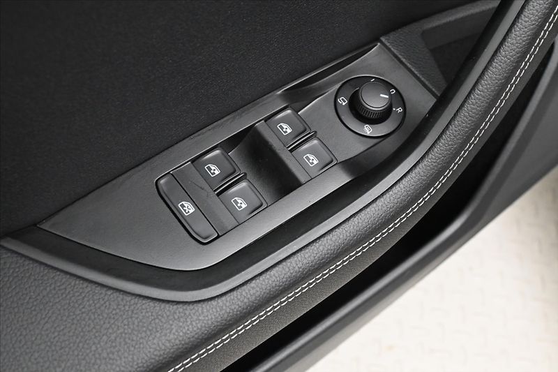 Škoda Superb 2,0 TDI 110 kW Style Záruka až - fotka 24 z 30