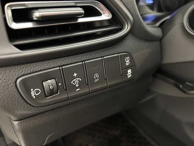 Hyundai i30 1.5 T-GDi Smart - fotka 9 z 27