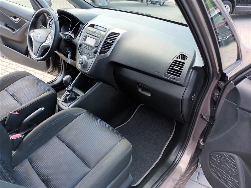 Hyundai ix20 1,4 CVVT,66KW,KLIMA,KOLA, - fotka 25 z 45