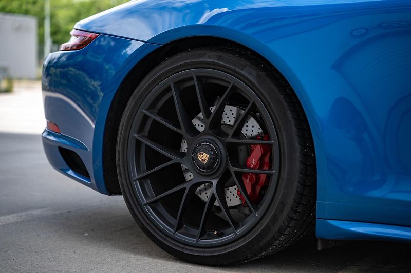 Porsche 911 (2018) 991 4 GTS Targa - fotka 12 z 38
