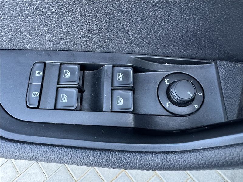 Škoda Superb 2,0 TDI DSG STYLE 1.maj. ČR - fotka 23 z 50