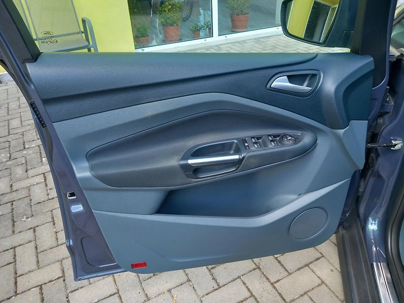 Ford C-MAX (2013) 1,6i NAVI VYHŘ.SED,BEZ KOROZE! - fotka 12 z 46