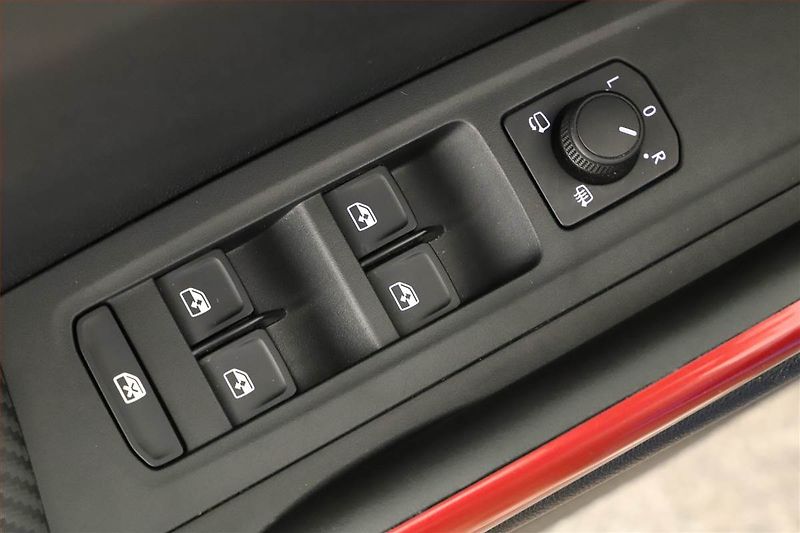 Škoda Fabia (2025) 1.0 TSI, MONTE CARLO, KEYLESS - fotka 9 z 20