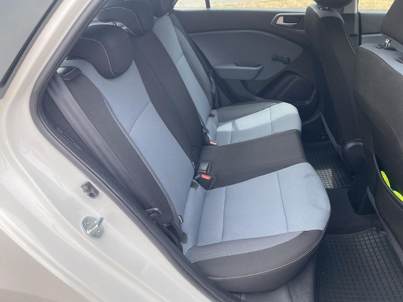 Hyundai i20 1.2i SELECT,NAJ.76TIS.KM!! - fotka 24 z 32