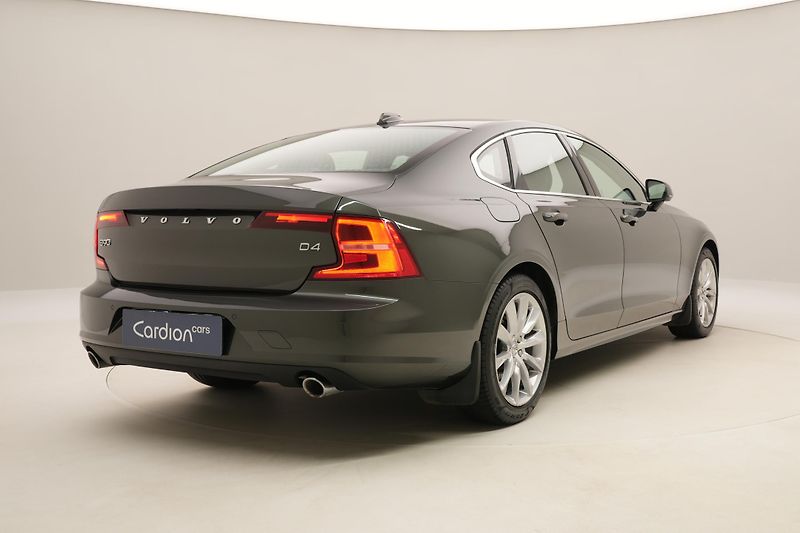 Volvo S90 D4 MOMENTUM AUT REZERVACE - fotka 12 z 43