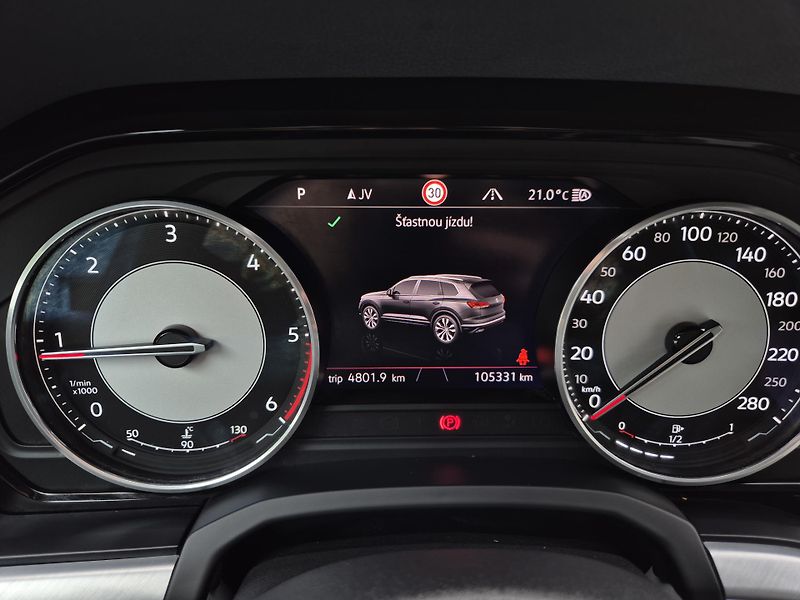 Volkswagen Touareg 3,0TDi 170kw 4x4 DSG TZ 19ALU - fotka 43 z 43