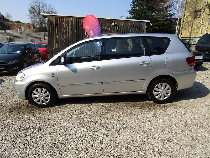 Toyota Avensis Verso (2003) 2.0 D-4D 85kW BEZ KOROZE A DPF - fotka 3 z 30