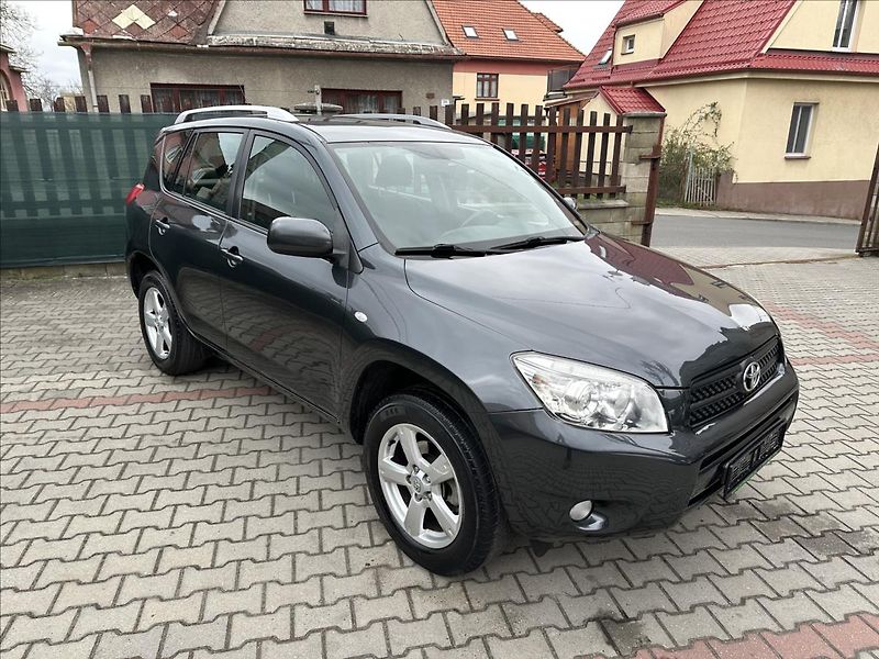 Toyota RAV4 2,2 D-4D BEZ KOROZE PO SERVISE - fotografie inzerátu