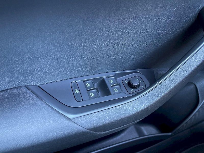 Škoda Karoq (2023) 1.5 TSI 110kW DSG Sportline Ex - fotka 22 z 35