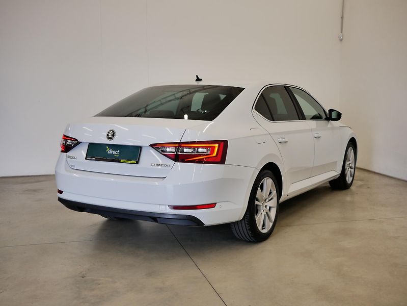 Škoda Superb - fotka 2 z 29
