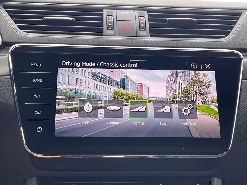 Škoda Superb (2022) Sportline 2.0 TDI 147kW DSG - fotka 16 z 35