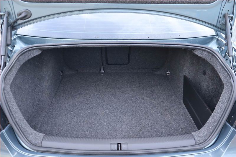 Volkswagen Jetta (2006) 1.9 TDI, Serv.kniha, po STK - fotka 14 z 18