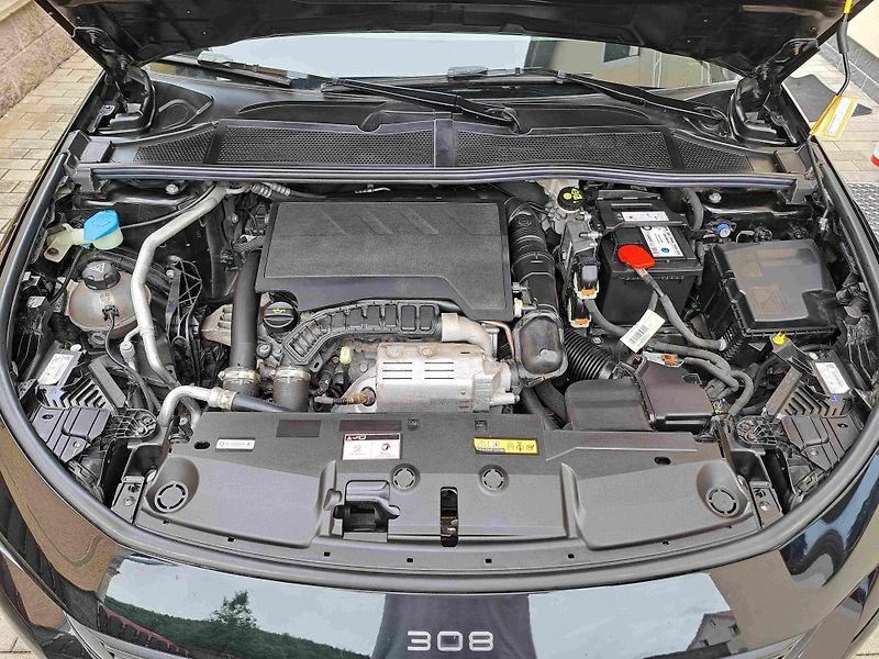 Peugeot 308 (2022) 1,2 PT EAT8 LED ALLURE - fotka 14 z 18