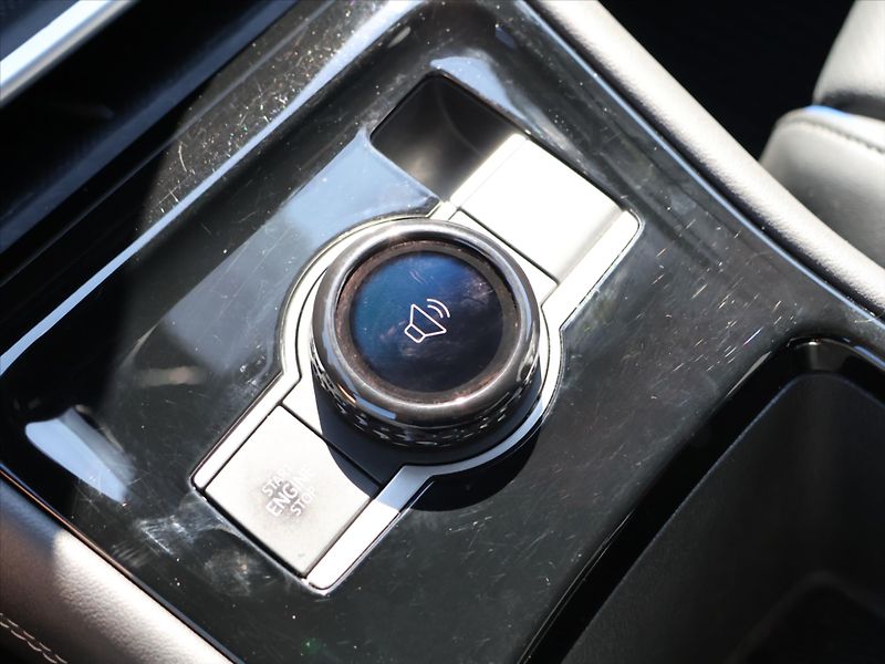 Volkswagen Tiguan 2,0 TDI 142kW DSG R-Line DPH - fotka 30 z 38