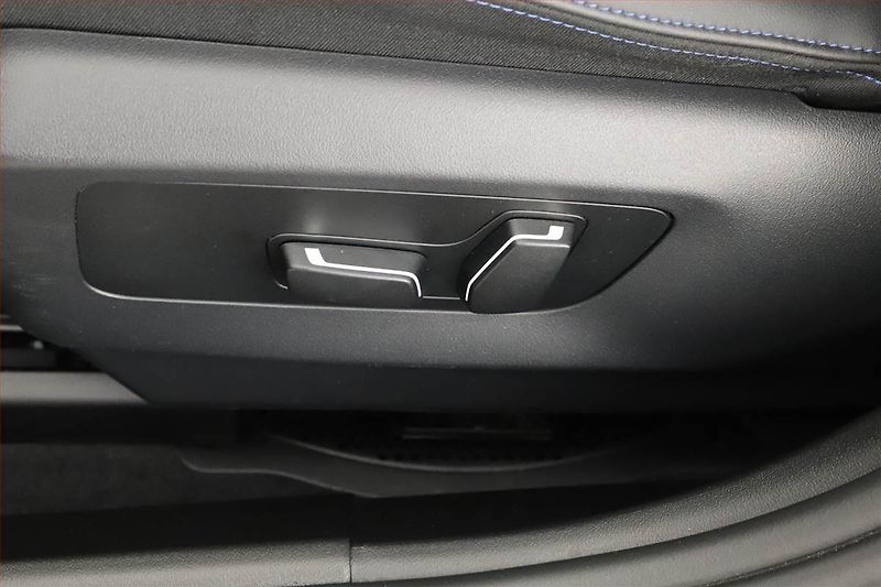 BMW Řada 5 (2023) 520d - fotka 17 z 20