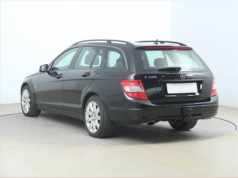 Mercedes-Benz Třídy C (2010) C 220 CDI, Navi, Tempomat - fotka 4 z 15