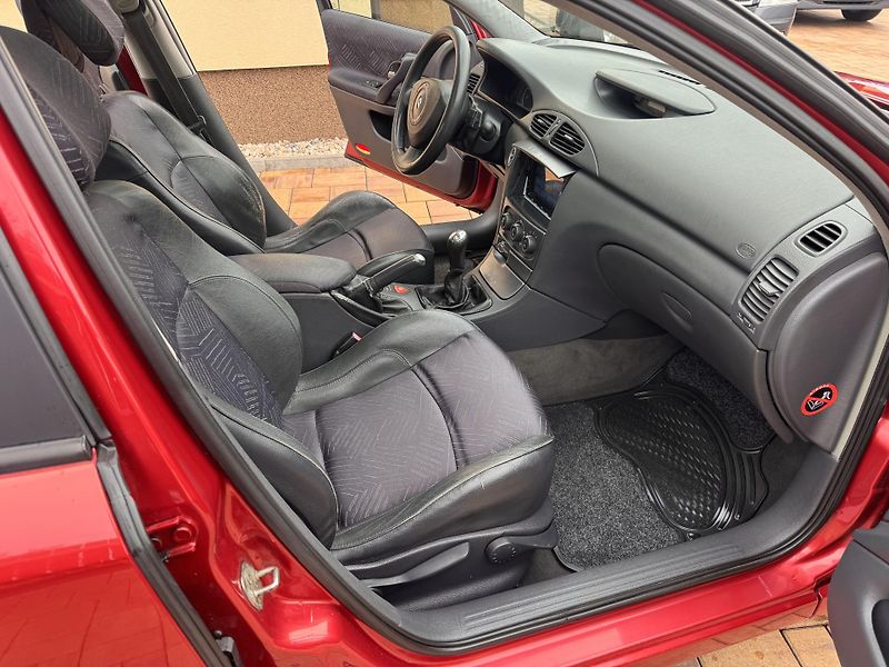 Renault Laguna 1.8i 88Kw Dynamique - fotka 15 z 17