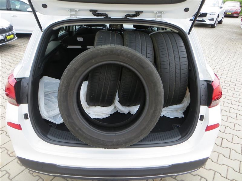 Hyundai i30 1,5 T-GDI mHEV Smart 117 kW - fotka 8 z 25