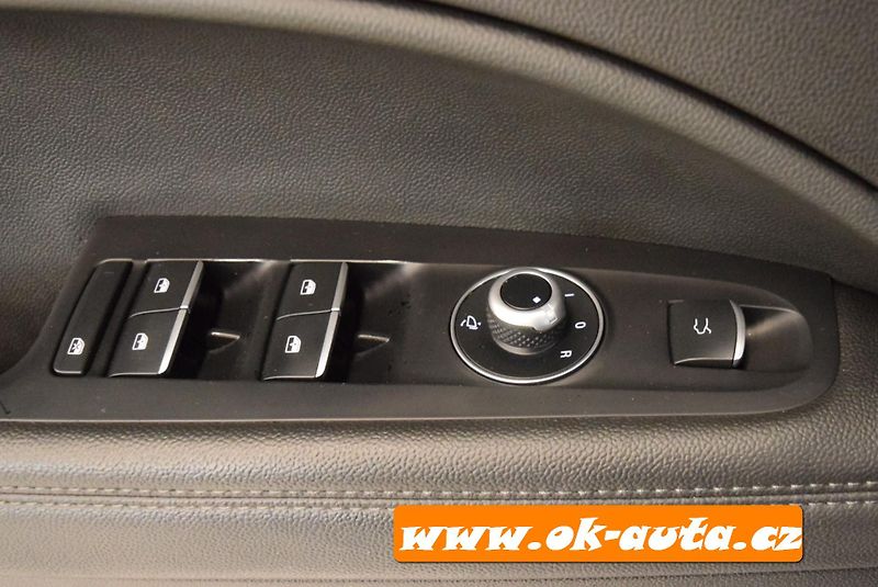 Alfa Romeo Stelvio 2.2 JTD Q4 FACELIFT 2021 - fotka 35 z 56