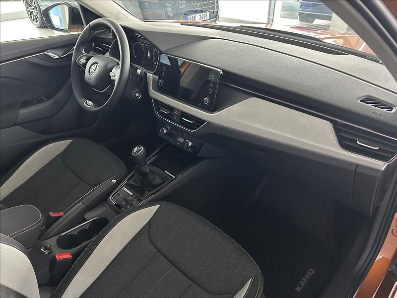 Škoda Kamiq 1,0   TSI85kW,1.MAJITEL,ČR,FIR - fotka 9 z 35
