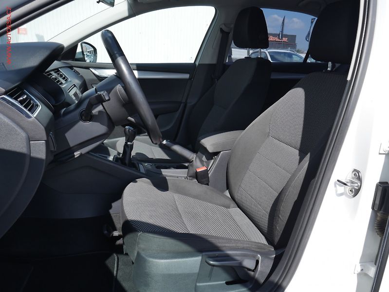 Škoda Octavia (2013) 1.6 TDI, ČR, Ambition - fotka 9 z 17