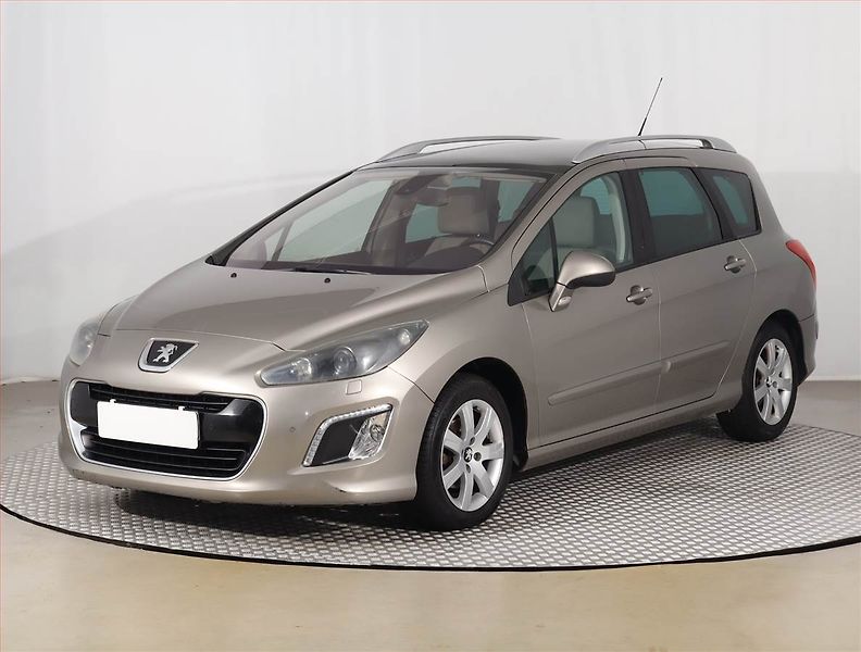Peugeot 308 (2011) 1.6 HDi, 7 míst, Eko.zaplacen - fotka 2 z 25