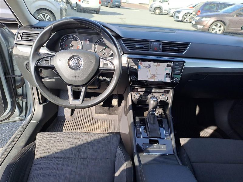 Škoda Superb 2,0 TDI 4x4 - fotka 9 z 17