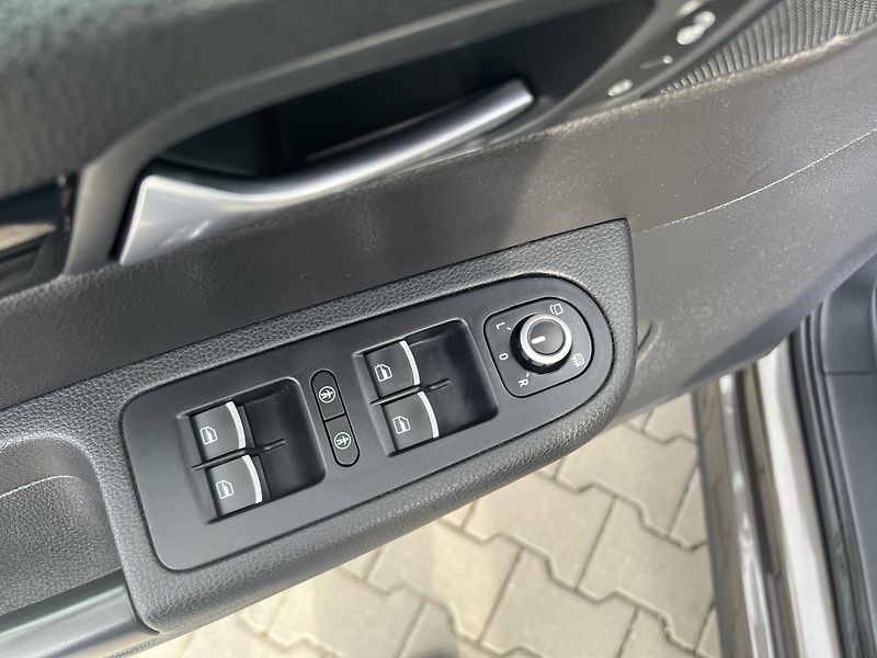 Seat Alhambra (2014) 2,0TDi DSG Style MAX VÝBAVA!!! - fotka 29 z 77