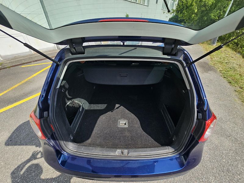 Volkswagen Passat Variant (2009) 2.0TDI COMMON RAIL  - fotka 16 z 17