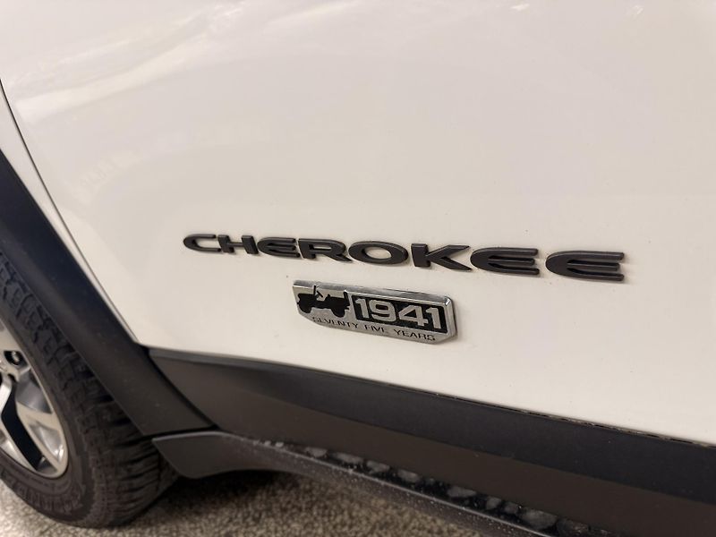 Jeep Cherokee (2016)  3.2 V6 Trailhawk 4WD,1941!! - fotka 4 z 37