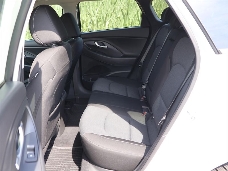 Hyundai i30 1,0 T-GDI 88kW Smart 1.Maj DPH - fotka 10 z 31