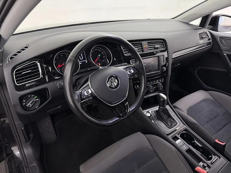 Volkswagen Golf 1.4TSI DSG Highline ACC 1.Maj  - fotka 3 z 11