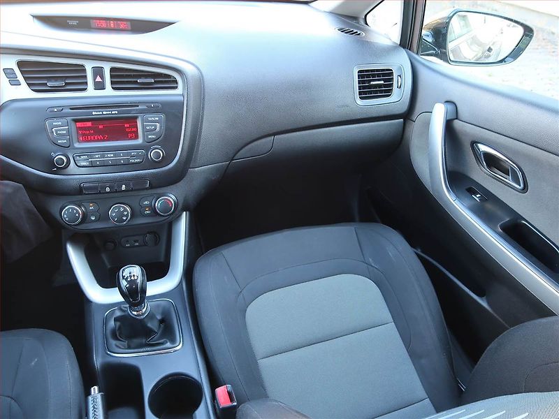 Kia Ceed (2012) 1.4 CVVT, Serv.kniha, Tempomat - fotka 8 z 17