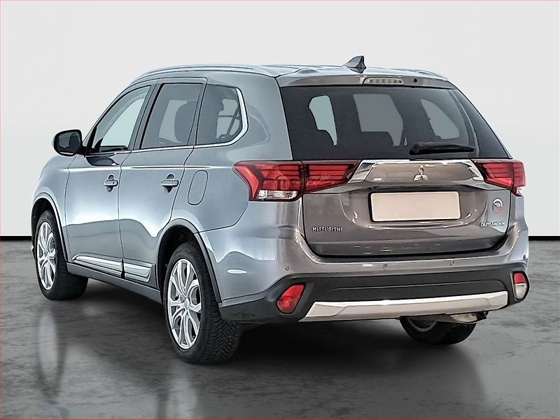 Mitsubishi Outlander (2017) 2.0, Tempomat, Park. senzory - fotka 4 z 17