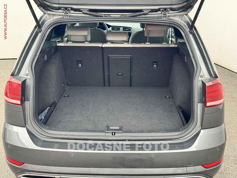Volkswagen Golf (2018) 1.6TDi, DSG, LED, navi - fotka 7 z 16
