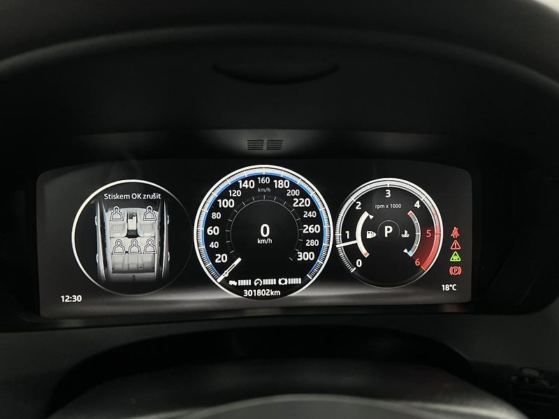 Jaguar F-Pace 2.0 D, Automat, 4x4, Na Opravu - fotka 17 z 24