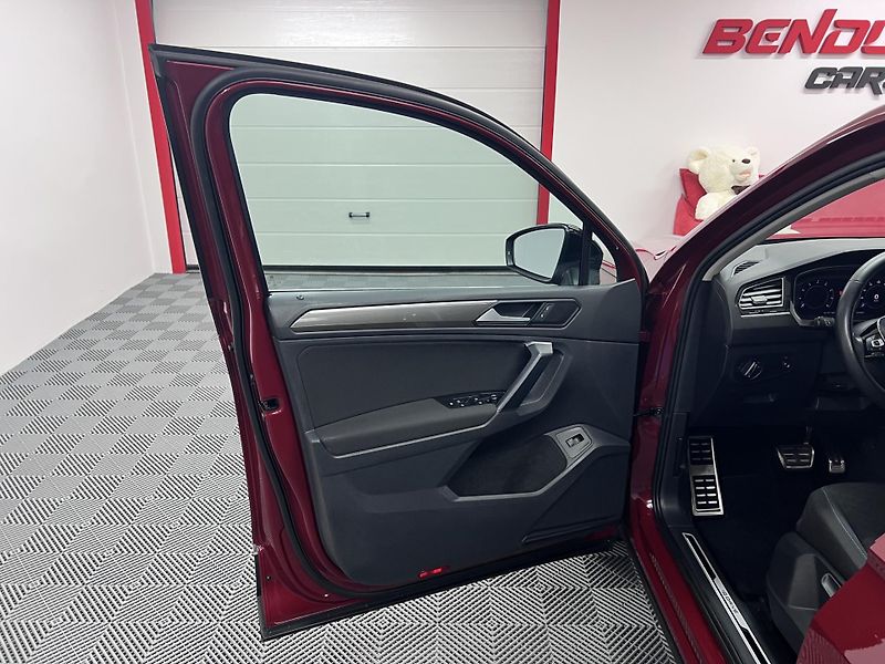 Volkswagen Tiguan IQ.DRIVE, 2.0 TSI 140 kW, 4x4 - fotka 11 z 44